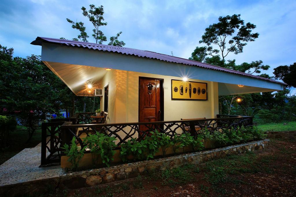 Villa with Garden View